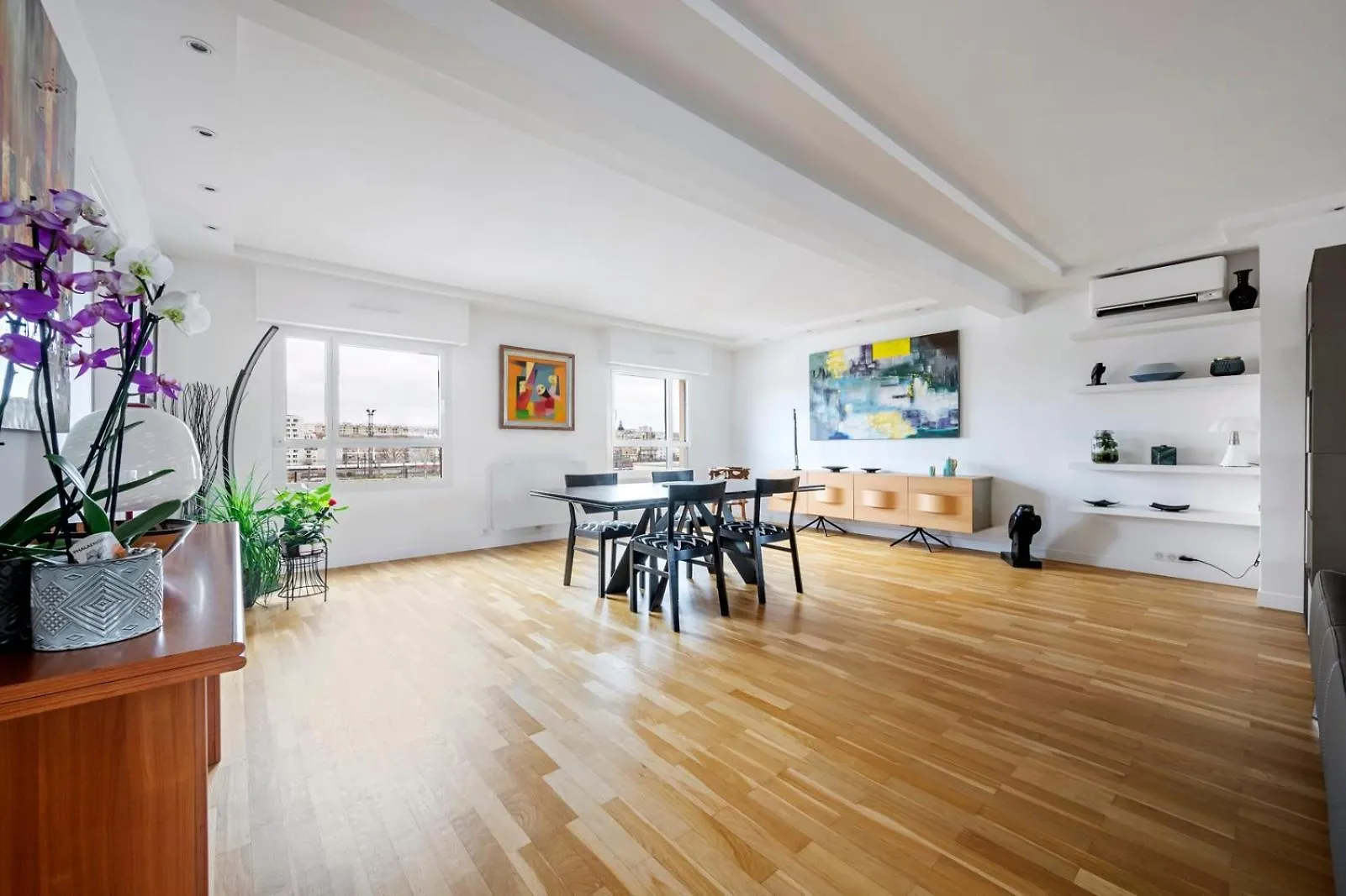 Veeve - Abstract Allure Paris Apartment
